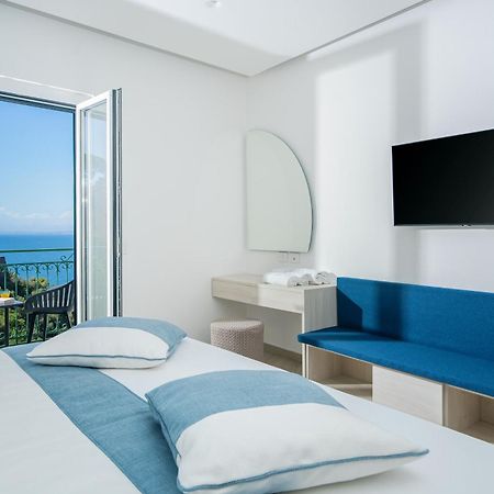 Sea View Deluxe Apartments Vico Equense Eksteriør billede