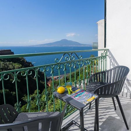 Sea View Deluxe Apartments Vico Equense Eksteriør billede