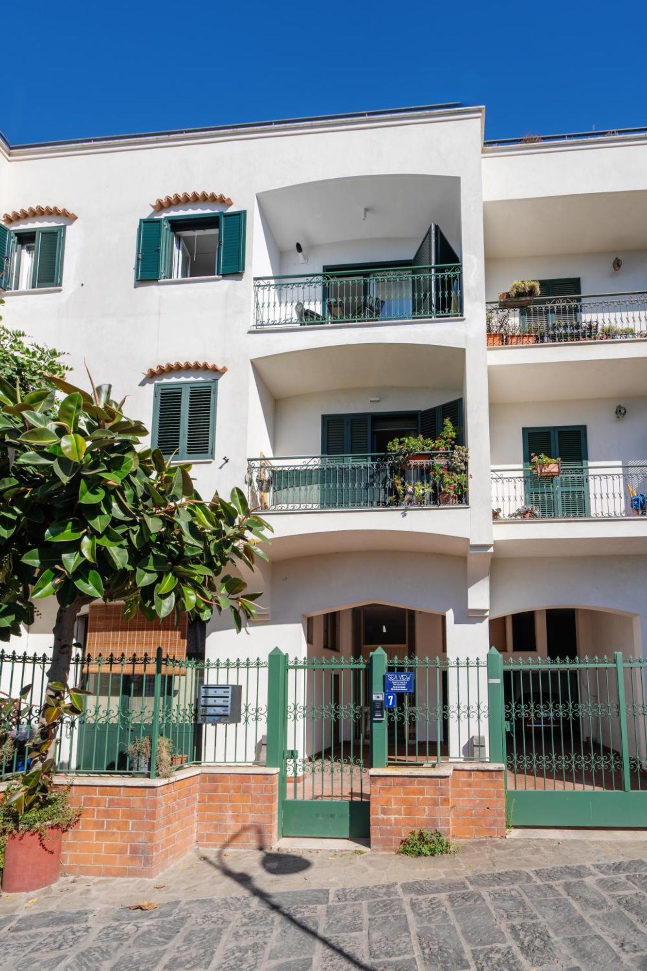 Sea View Deluxe Apartments Vico Equense Eksteriør billede