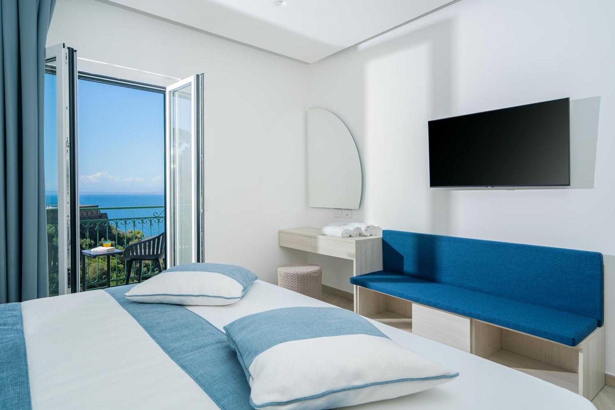 Sea View Deluxe Apartments Vico Equense Eksteriør billede