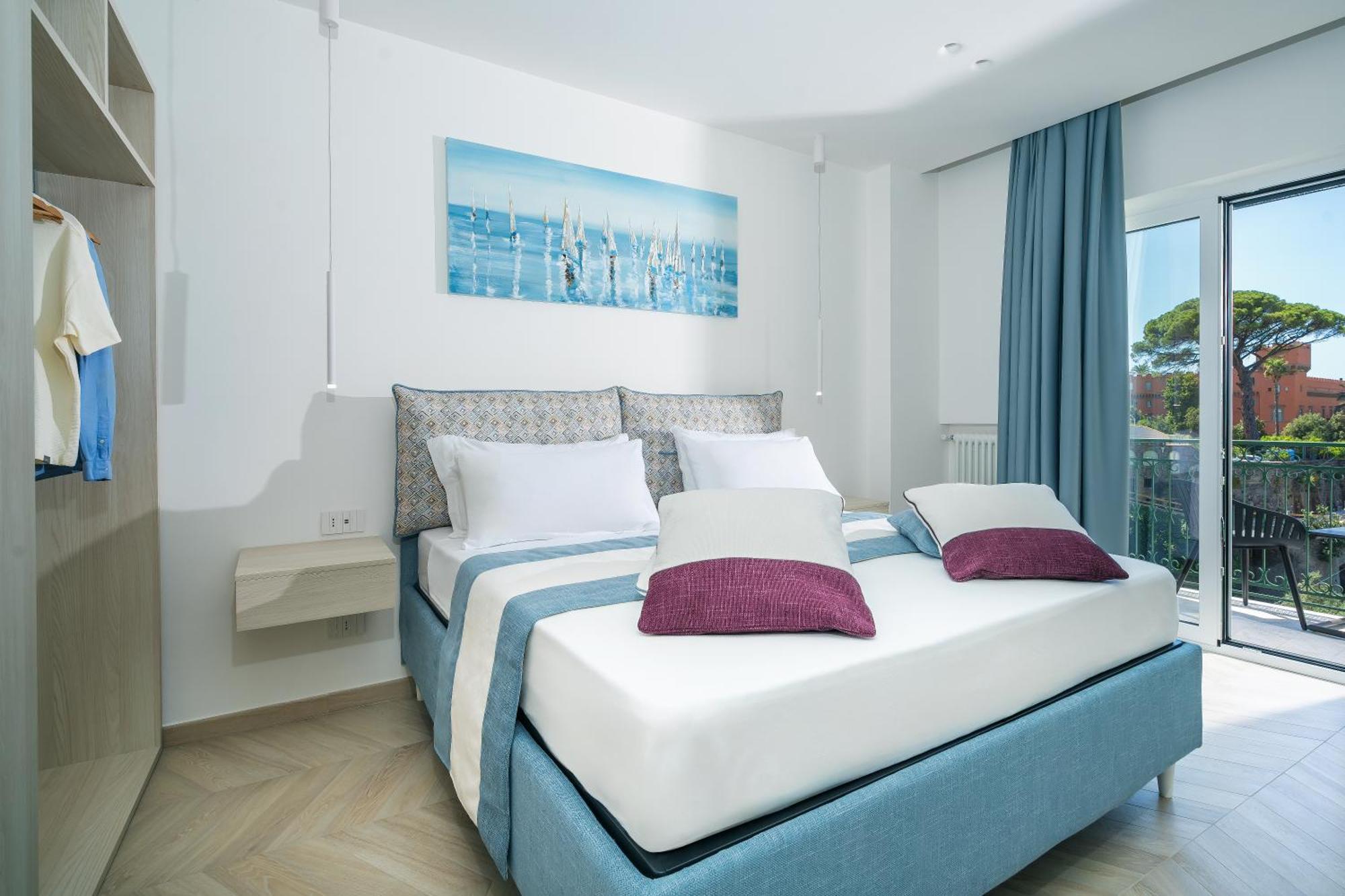 Sea View Deluxe Apartments Vico Equense Eksteriør billede