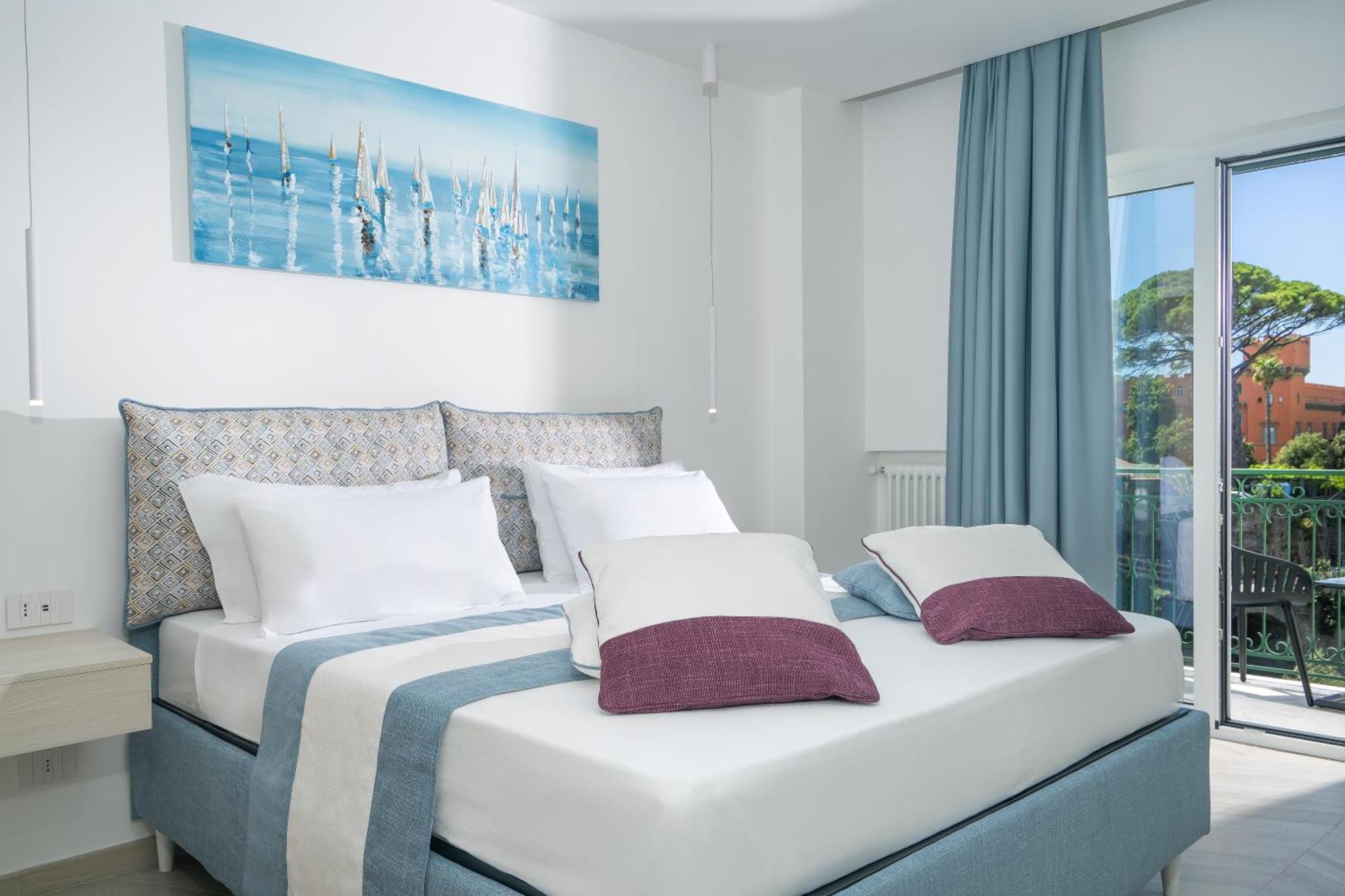 Sea View Deluxe Apartments Vico Equense Eksteriør billede
