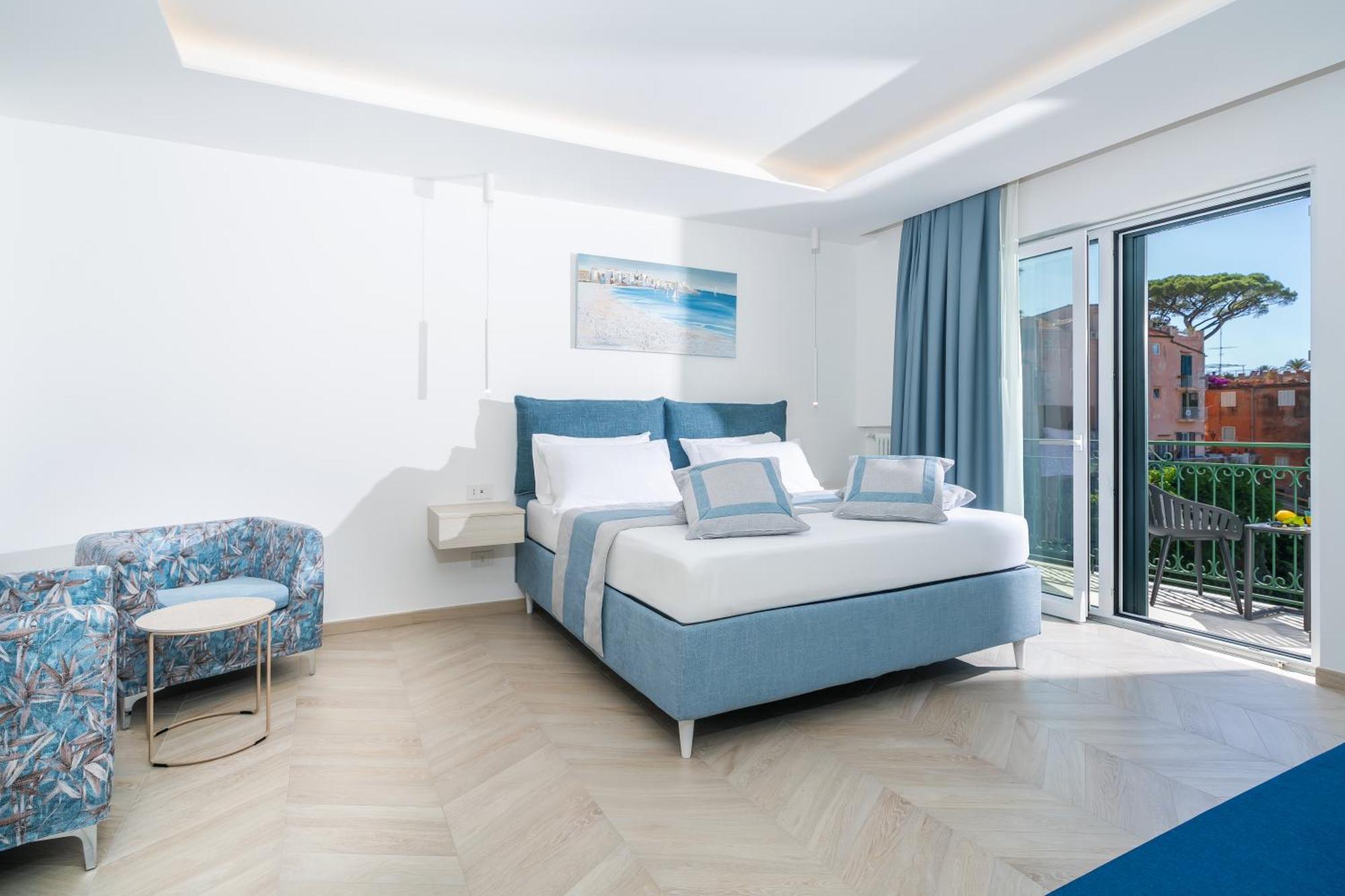 Sea View Deluxe Apartments Vico Equense Eksteriør billede