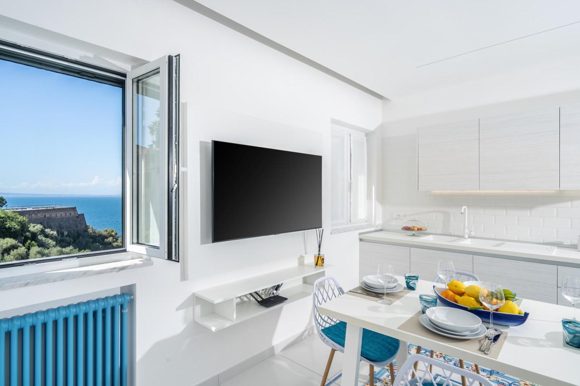 Sea View Deluxe Apartments Vico Equense Eksteriør billede